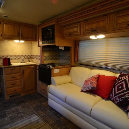 Luxury American Rv With Hot Tub West Chiltington Εξωτερικό φωτογραφία