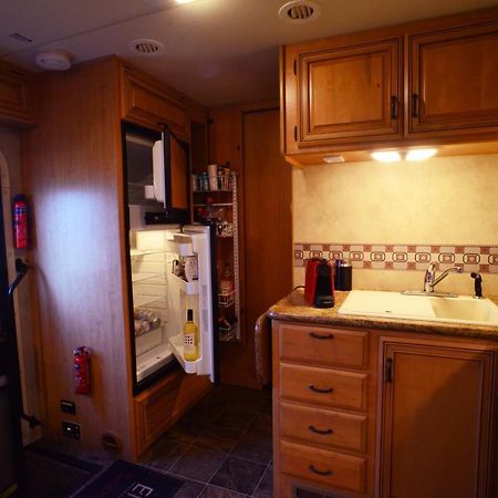 Luxury American Rv With Hot Tub Βίλα West Chiltington Εξωτερικό φωτογραφία