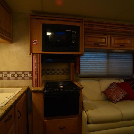 Luxury American Rv With Hot Tub West Chiltington Εξωτερικό φωτογραφία