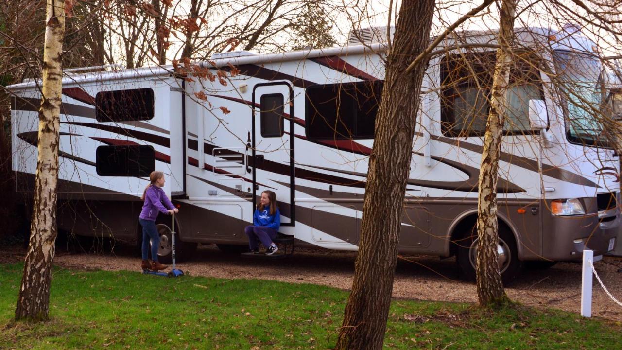 Luxury American Rv With Hot Tub West Chiltington Εξωτερικό φωτογραφία