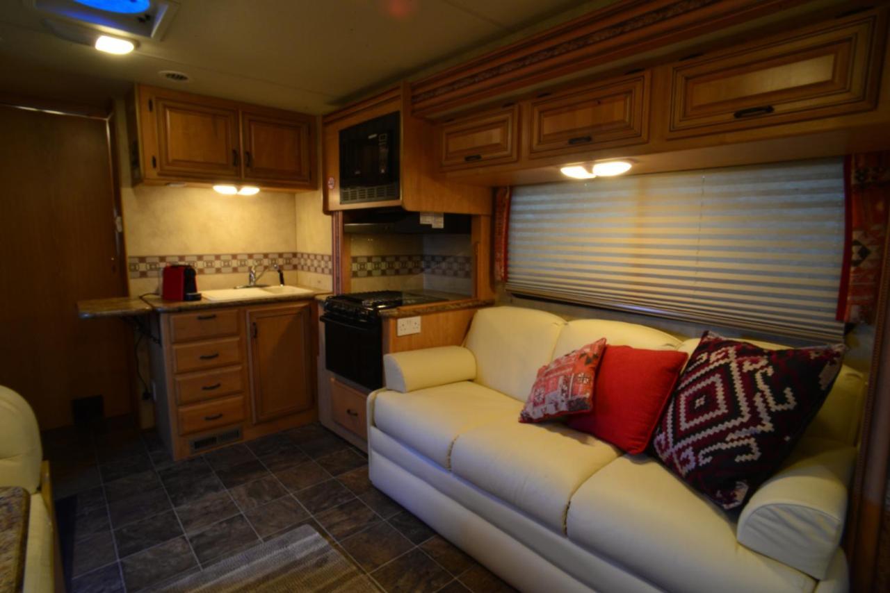 Luxury American Rv With Hot Tub Βίλα West Chiltington Εξωτερικό φωτογραφία