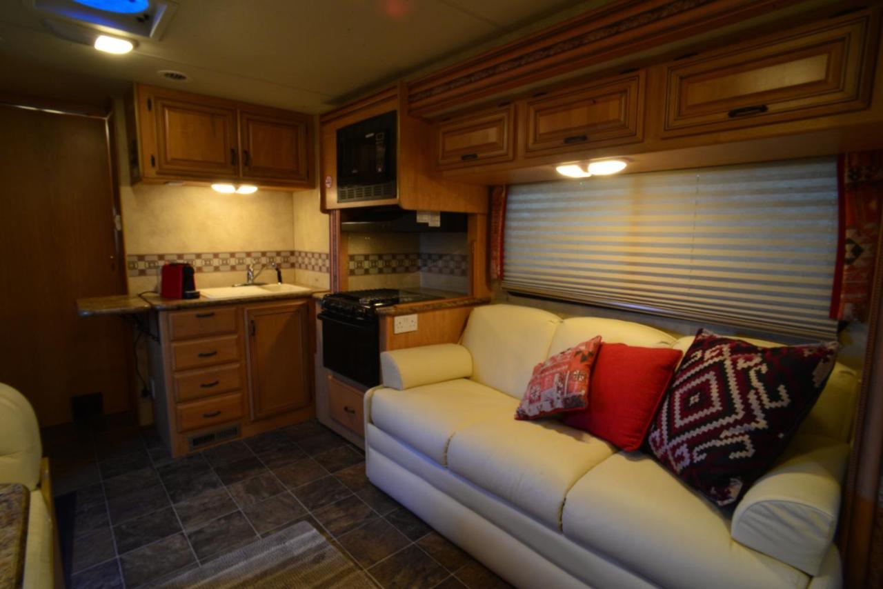 Luxury American Rv With Hot Tub West Chiltington Εξωτερικό φωτογραφία