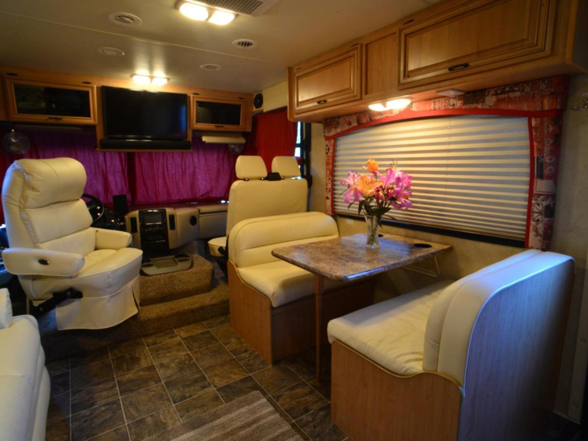 Luxury American Rv With Hot Tub West Chiltington Εξωτερικό φωτογραφία