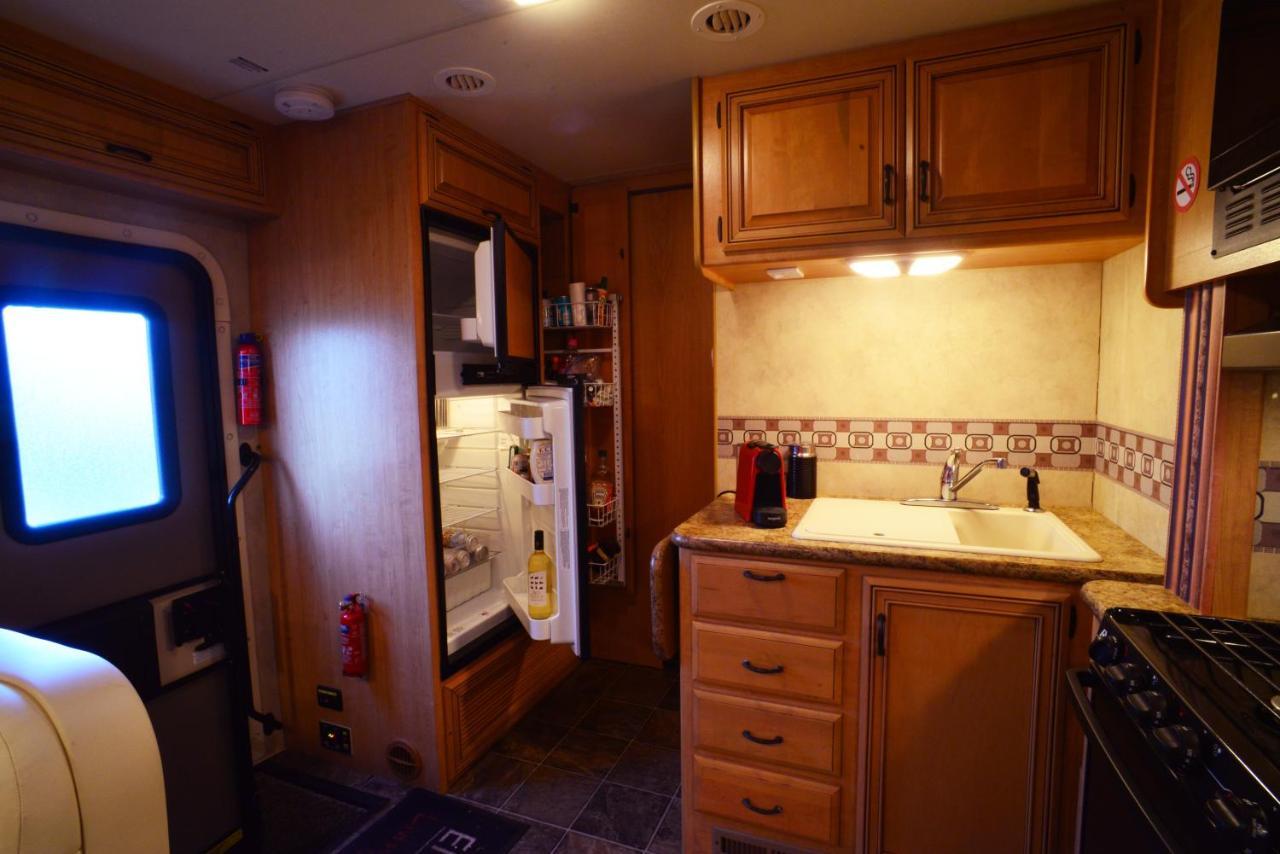 Luxury American Rv With Hot Tub West Chiltington Εξωτερικό φωτογραφία