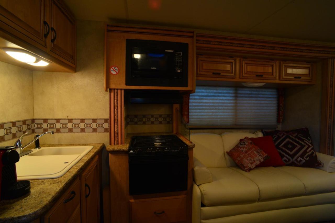 Luxury American Rv With Hot Tub West Chiltington Εξωτερικό φωτογραφία